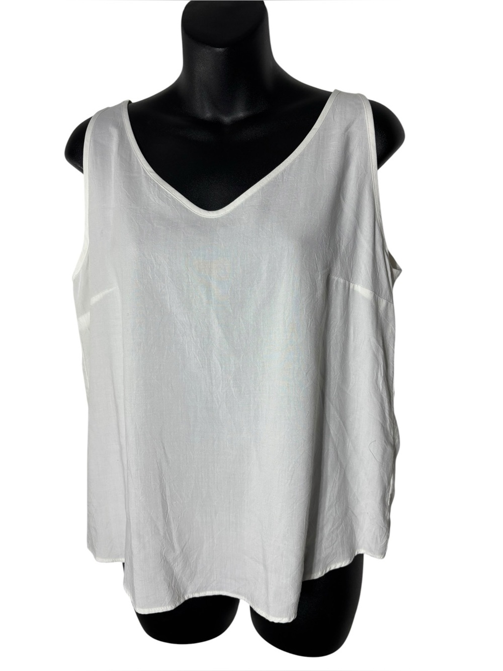 Jams world women’s medium white v neck tank top textured